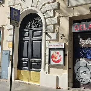 Merulana: A Due Passi Dal Colosseo Apartment